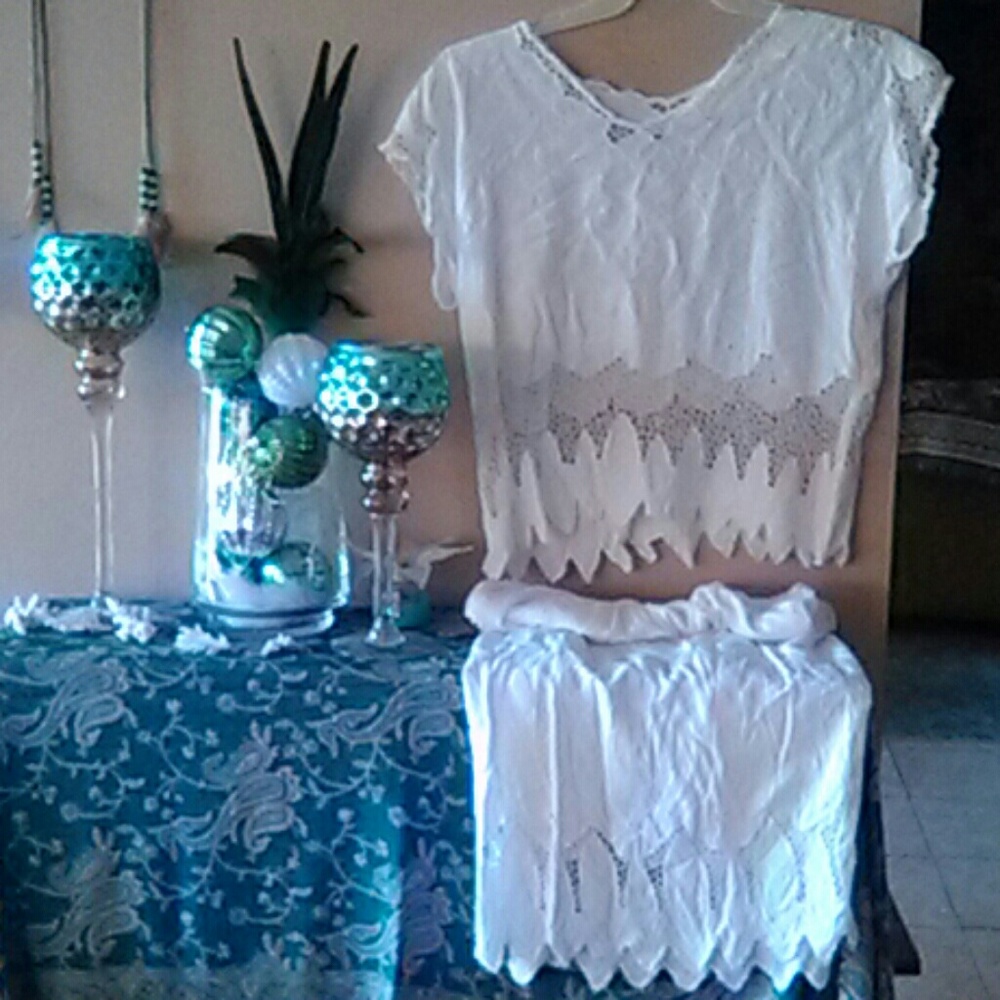 Women's 2-piece skirt/mid-top embroidered set
